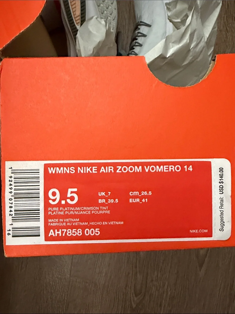 Nike WMNS Air Zoom Vomero 14 in Pure Platinum and Crimson Tint